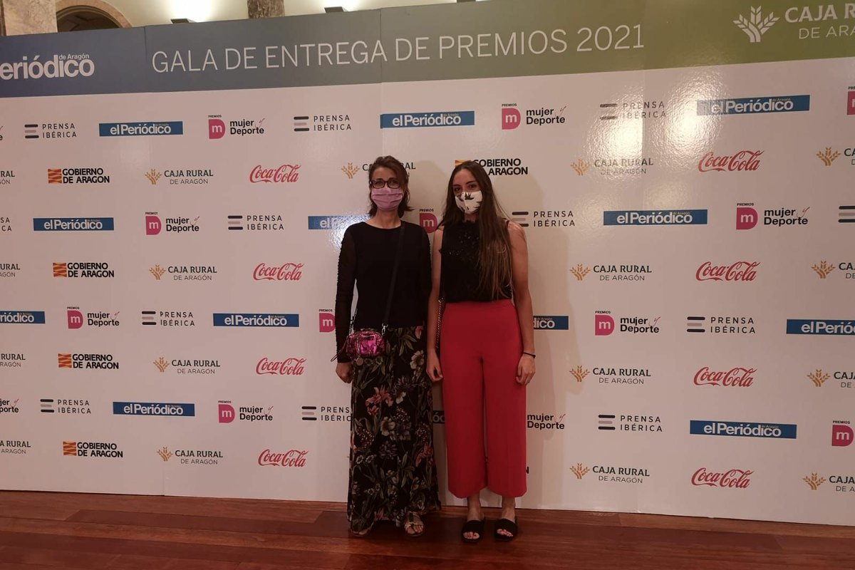 FBarceloTeam's tweet photo. 😄 Nuestras ciclistas @PardosConchi y @GemmaSamitier han estado hoy en la gala de los 'Premios Mujer y Deporte', organizada por @periodicoaragon.

👏🏻 Una vez más, orgullosos de ellas y de ver como el ciclismo femenino sigue en auge en @GobAragon. https://t.co/BwUf4o34L9