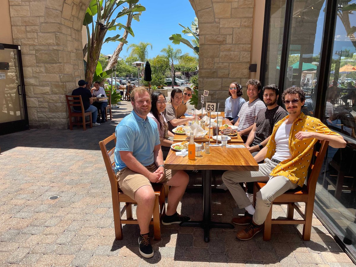 MichaelChoquer's tweet image. First group lunch (ever)! New group and quarantine delayed this, but we finally got out to celebrate our post-bach, Quynh's last day with the lab.