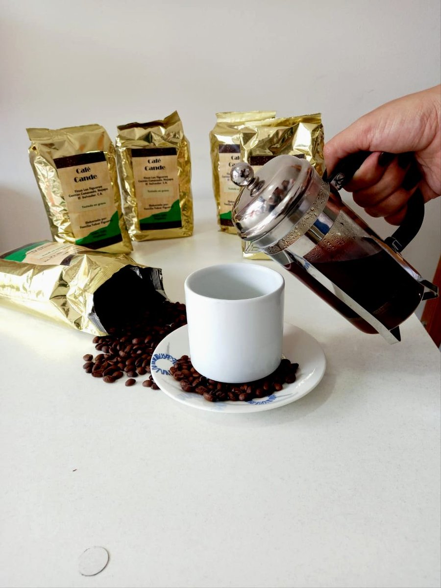 TiendaOVOP_SS's tweet photo. Que tus tardes siempre estén acompañadas de una rica ☕ de #CaféCande 😌

🔸Tenemos café en grano y molido 🔸

Haz tus pedidos al: 
☎️ +503 2522-0001
🤳🏽 WhatsApp: +503 7065-0676

#UnPuebloUnProducto #ElSalvador #SanSalvador #apoyalolocal #café #coffee #drinks #tiendaovop https://t.co/Q5en2MGg5D