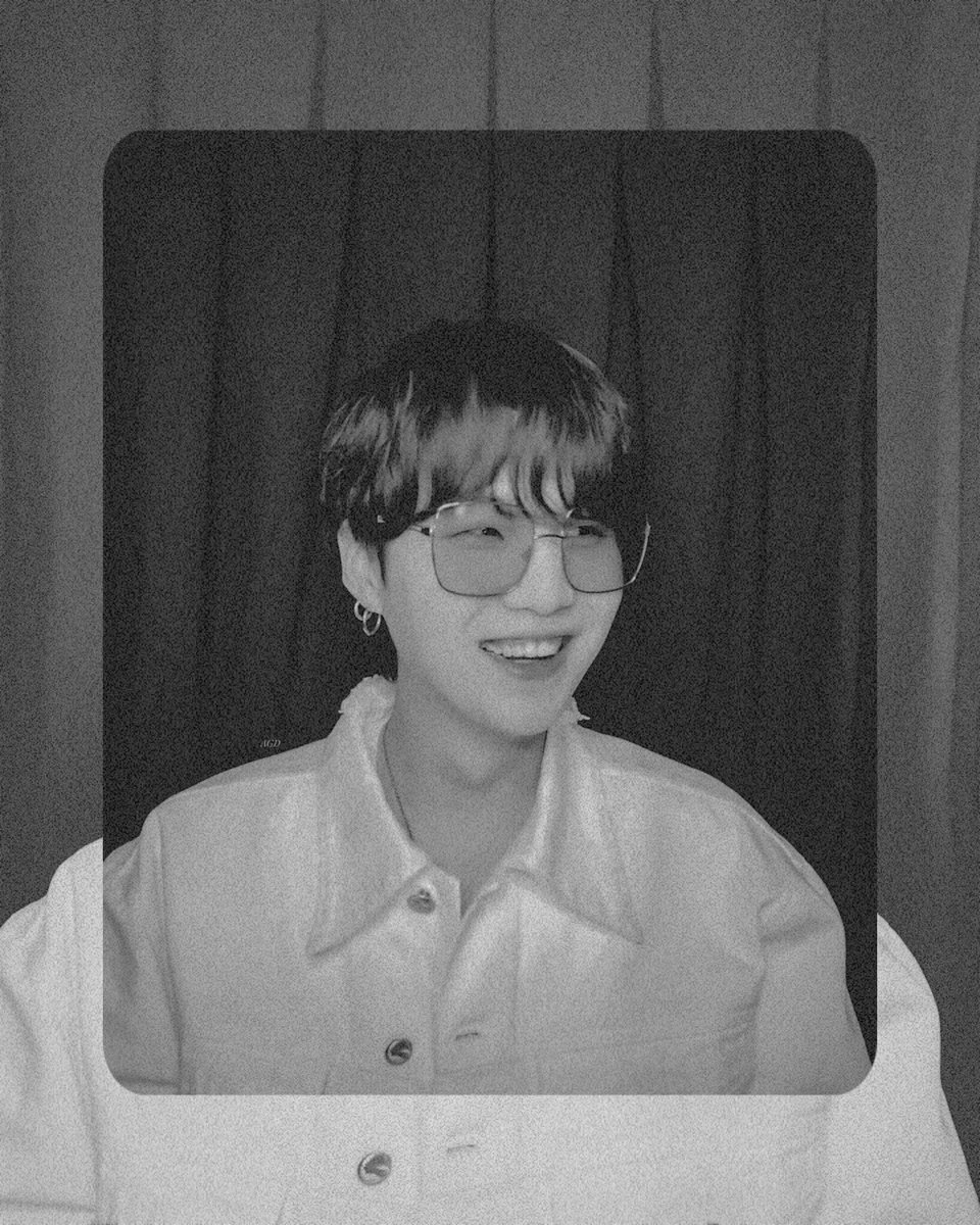 agustdfms's tweet photo. I’m so in love #suga https://t.co/6okgs3wEGM