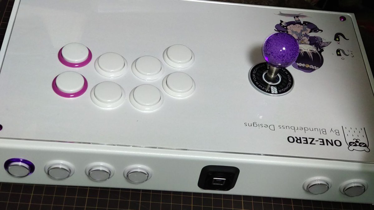 アケコン完成。 シンプルな感じに…。 specs: - Blunderbuss Designs