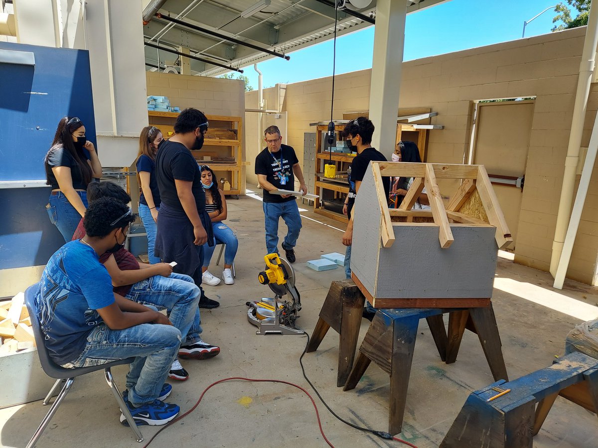 JustHaskel's tweet image. Making progress in the "Geometry in Construction" course.  @Ag_Tech_SHS @shswildcatss