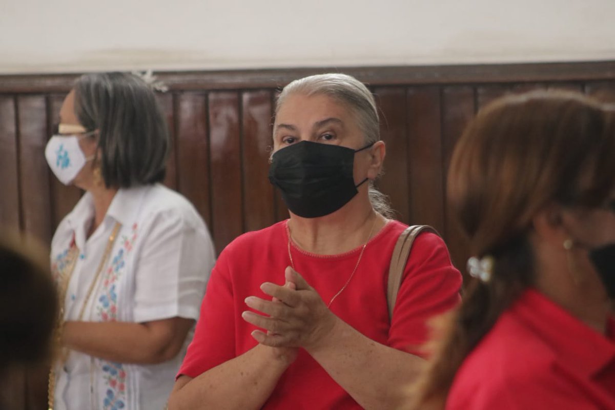 Con el alegre canto de ¡Ay Juan! los fieles de la Parroquia San Juan Bautista de Aguadulce se unieron a la Eucaristía en el que se conmemora el nacimiento del precursor del Señor.
Monseñor Edgardo Cedeño, Obispo de la Diócesis de Penonomé, celebró la Solemnidad.
