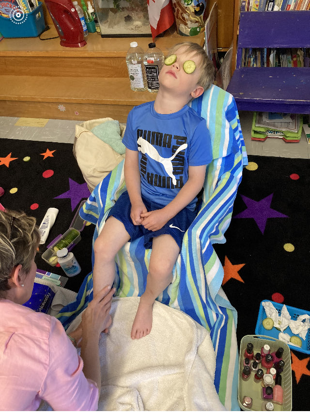 SJBKE_School's tweet photo. We couldn’t resist to send a few more shots of spa day - life is good in Ms. Flood’s room! ⁦@ASD_South⁩ https://t.co/XFVwfVFh2l