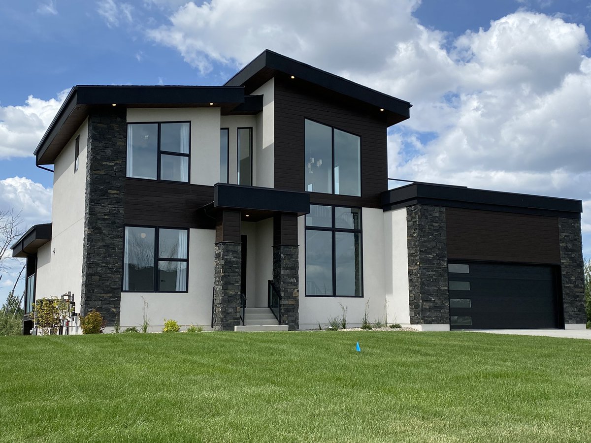 MarkOddan's tweet photo. The @STARSambulance Lottery dream homes aren’t open to the public, but they are stunning! Checked out this beauty in Greenbryre today while talking with @600CJWW about tonight’s Early Bird deadline. Grab your tickets quick to get in on all the prizes: https://t.co/XmexaldyUC https://t.co/wmBwItsFaE
