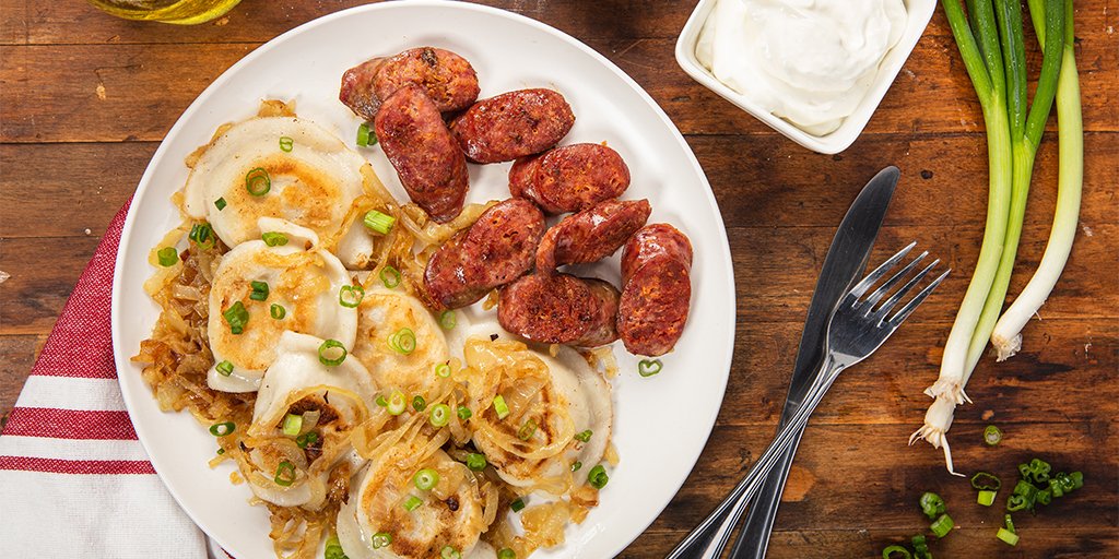 CalgaryCoop's tweet photo. Go beyond basic dogs, and brancy out with summer-ready Sunnybrook Sausage. This week find out how to make fresh Sunnybrook Farmers sausage, 3 ways. #MakeItTonight #yyc #coopcooks https://t.co/HPbf6wyjV0 https://t.co/Oe6c5uzPa9