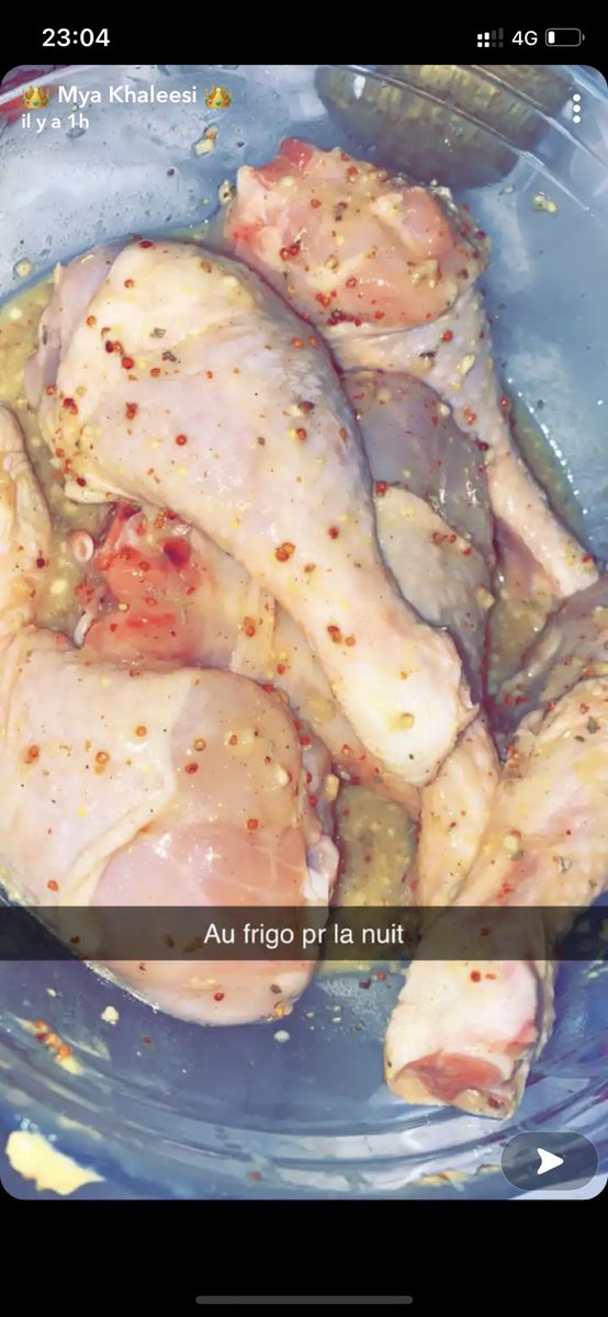 arnarque's tweet photo. #myakhaleesi on dirait le poulet à la varicelle 🤣🤣🤣🤣🤣🤣🤣🤣🤣 https://t.co/TzUcTGN6rR
