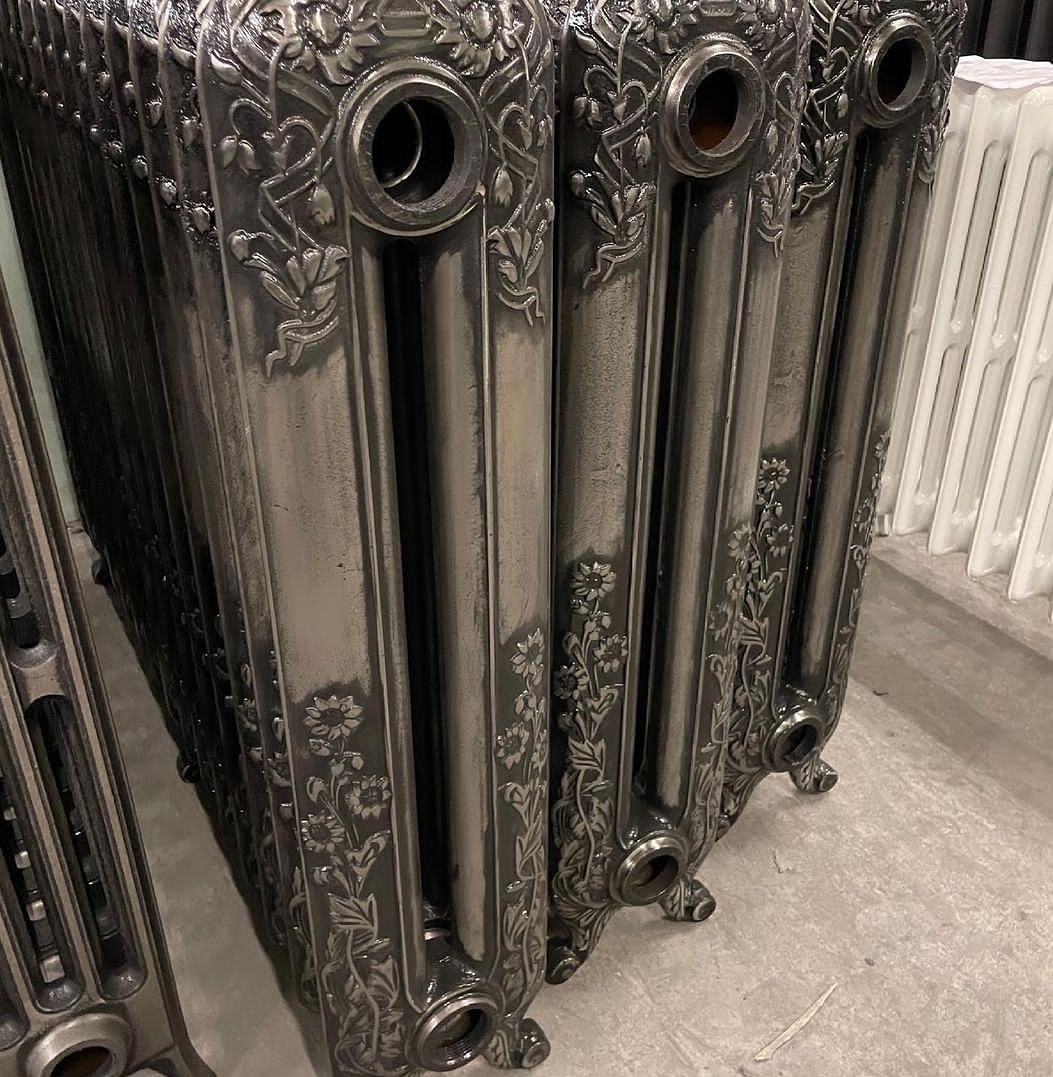 The stunning Daisy radiator with a rustic polish finish - eurosalve.com #kilkennysalvage #antiques #kilkennyarchitecturalsalvage #salvage #kilkenny #interiordesign #radiatordesign #radiators #castironradiator #castironradiators #radiatorlove