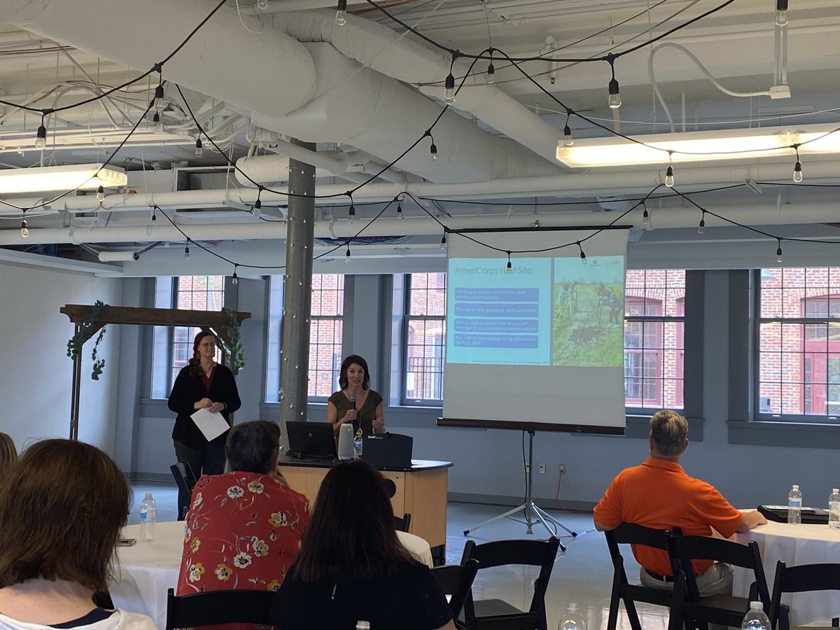 IALtGov's tweet photo. .@AmeriCorps members were an indispensable part of the #FeedingIowans Task Force. Their recent partnership with @BusinessIOWA to respond to the COVID-19 pandemic brings volunteers to rural communities all across Iowa. @EmpowerRuralIA https://t.co/BatfFUJEw2