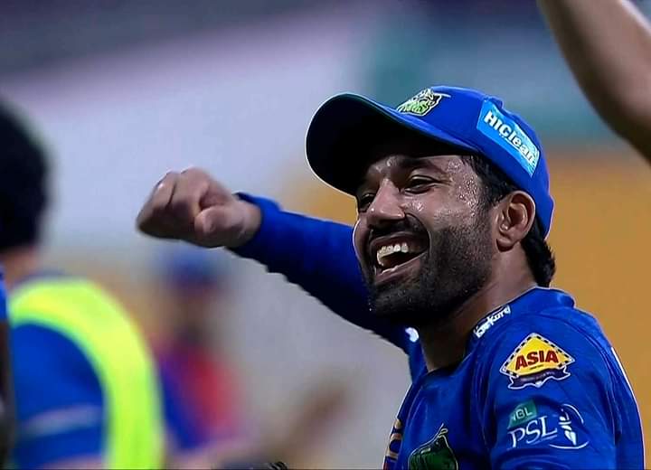 afifasarparah's tweet photo. After being dropped from KK, he became part of MS &amp; then became captain. 
After much struggle, he took MS to final &amp; then made them champion of #PSL6  #MSvPZ
Indeed, Allah is the best planner https://t.co/g7x5BYXir0