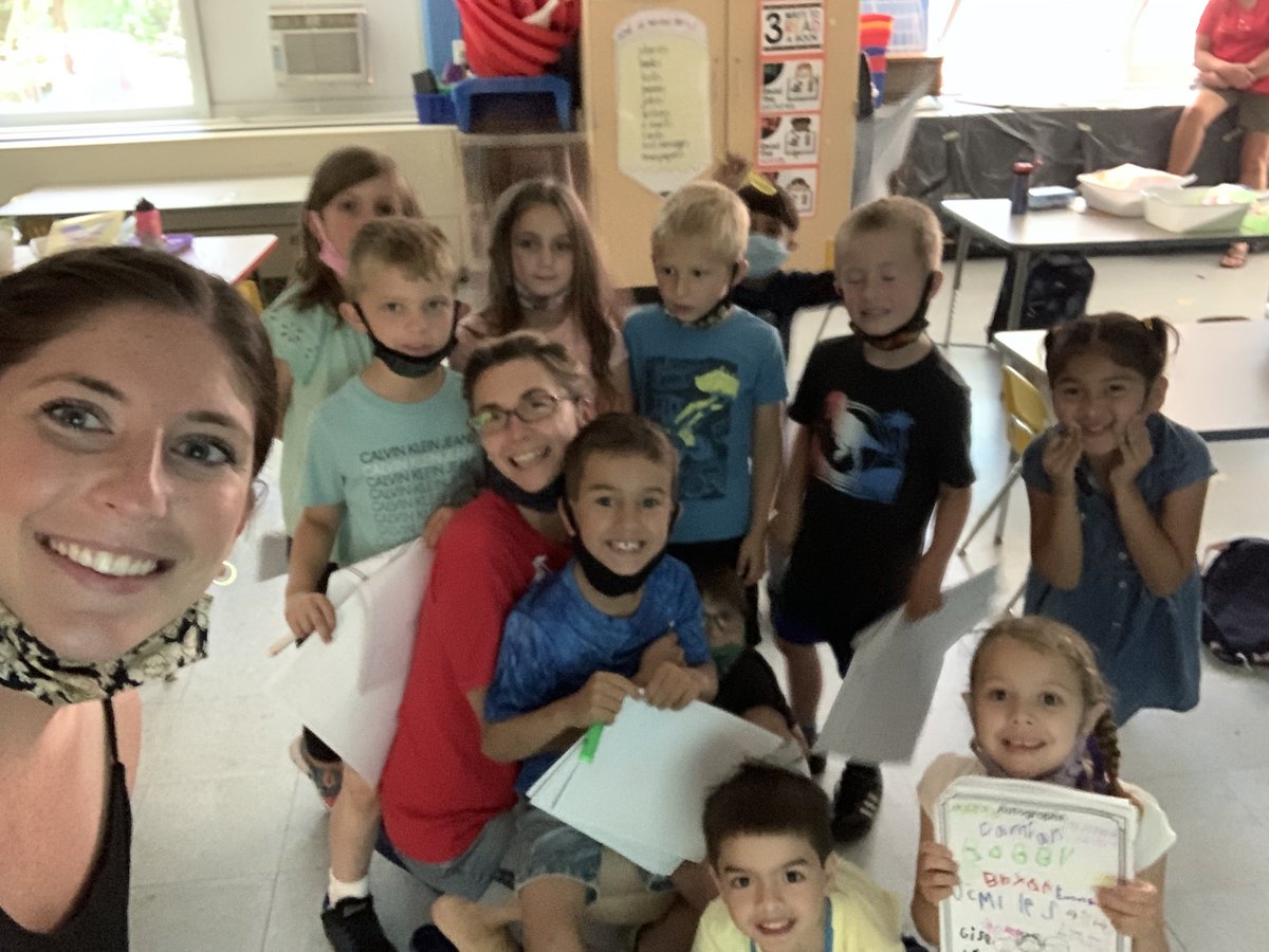 MrsTroll19's tweet photo. Words can’t describe how much I am going to miss seeing these smiling faces everyday. No matter the day, one of these amazing kiddos always put a smile on my face! (They also gave the best hugs 🤗) happy summer! ☀️🎉🌼🥰 @southoldelem https://t.co/lgaDbGy2HY