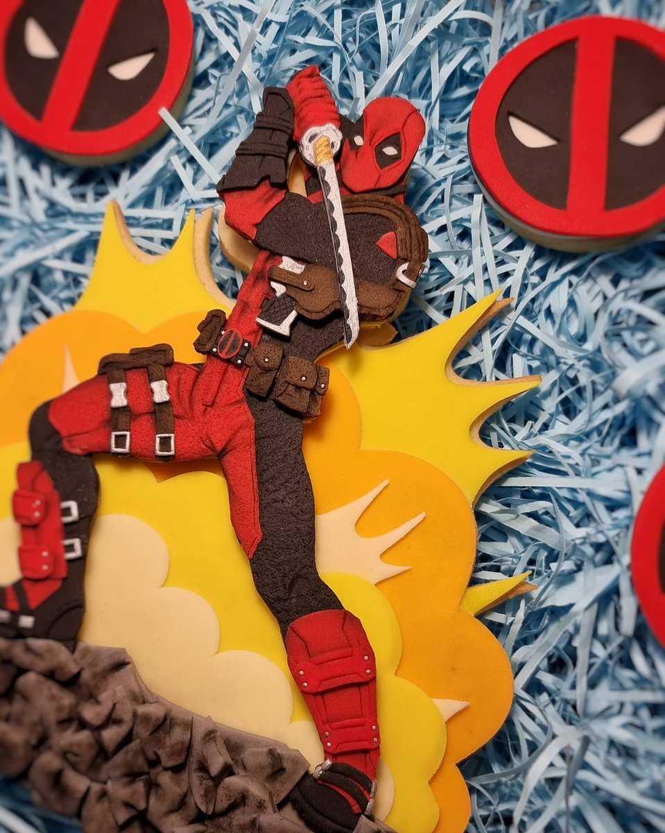 amazingcookieco's tweet image. Superhero landing!! He's doing a Superhero landing! 
A new and improved 8 inch Deadpool is here! I thought about doing unicorns instead of logos but decided against it in the end 🦄❤🖤
.
.
#Deadpool #Marvel #animation #SmallBusiness #etsy #HandmadeHour