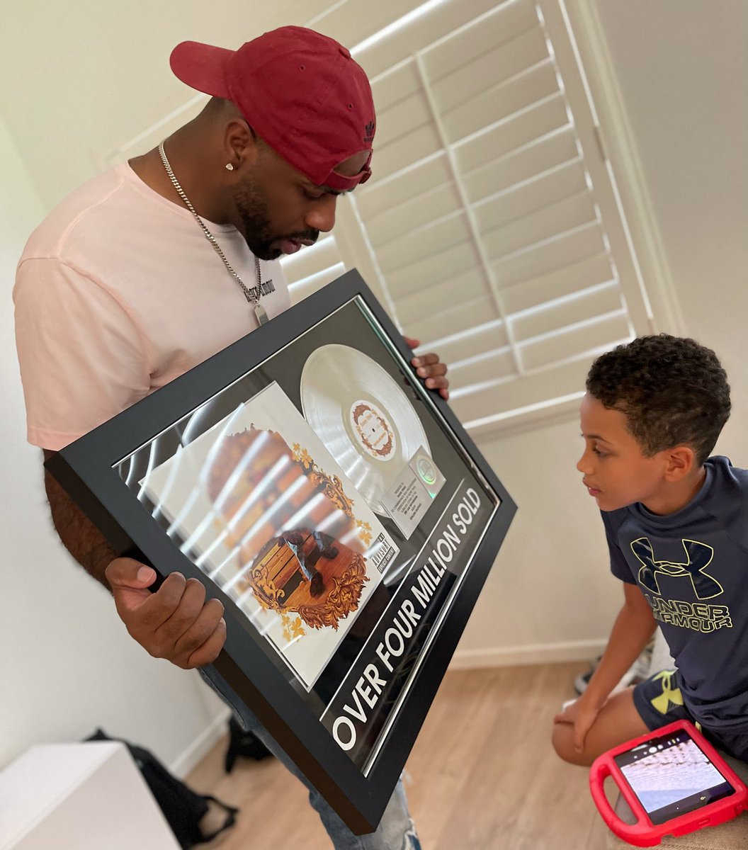 Told my kids we’re gonna sell 10 million. Why wouldn’t we when our family is 🔥Go subscribe to our YouTube channel The Pinks Family #kanyewest #kanye #collegedropout #thecollegedropout #musicproducer #youtube #musicproduction #multiplatinum #platinum #riaa #producerlife #composer