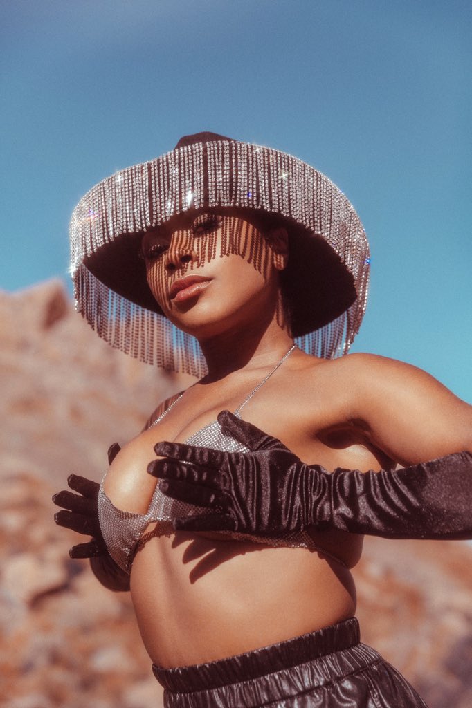 yeathatsyanna's tweet image. I knowwwww you see it👸🏾✨ #NewProfilePic