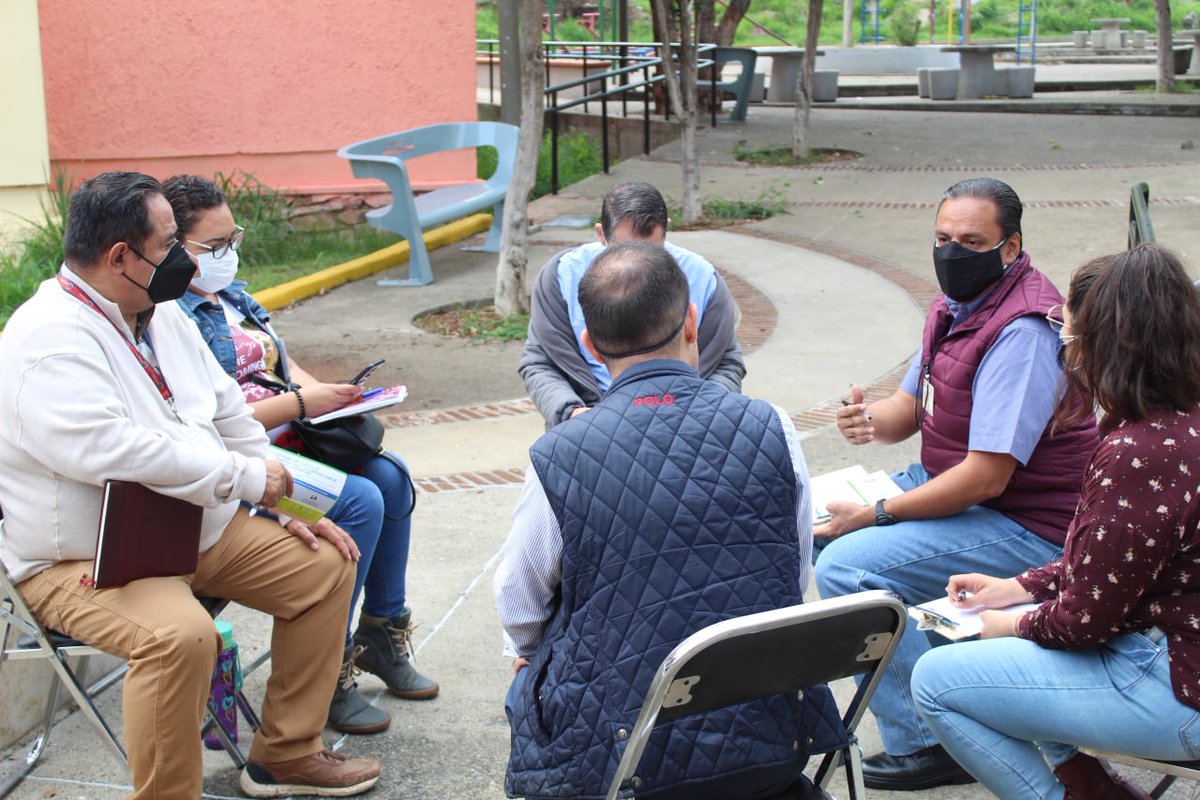 DifTonala's tweet photo. 🤝🏘️Estamos recuperando los espacios de todas y todos. Hoy jugamos mientras aprendimos con las y los niños en el Parque Lineal.

Gracias al @InMujerTonala por sumarse a la #ReconstrucciónDelTejidoSocial. https://t.co/lMwkh7Kck3