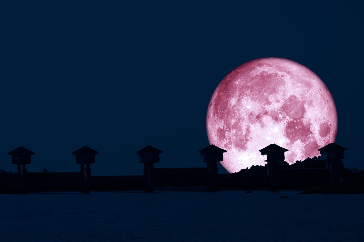 nypost's tweet photo. How to watch June's 'strawberry' moon this Thursday https://t.co/2Egz1Q0Qlz https://t.co/DbykvLvUV2