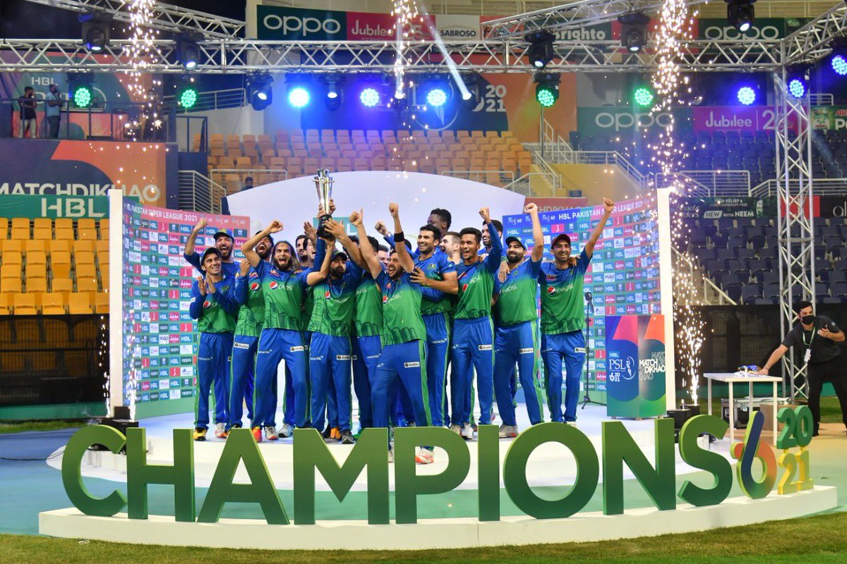 MultanPSL's tweet photo. 🏆 CHAMPIONS!🏆

#SULTANS | #HBLPSL6Final https://t.co/Py0iLeUdjD
