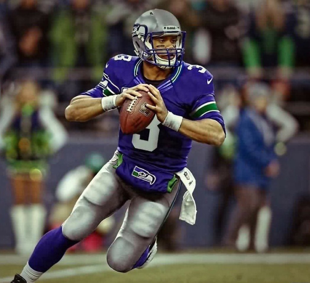 IESeahawks's tweet image. Now that NFL teams can have an alternate helmet, who says no to bringing back the best throwback in the league?