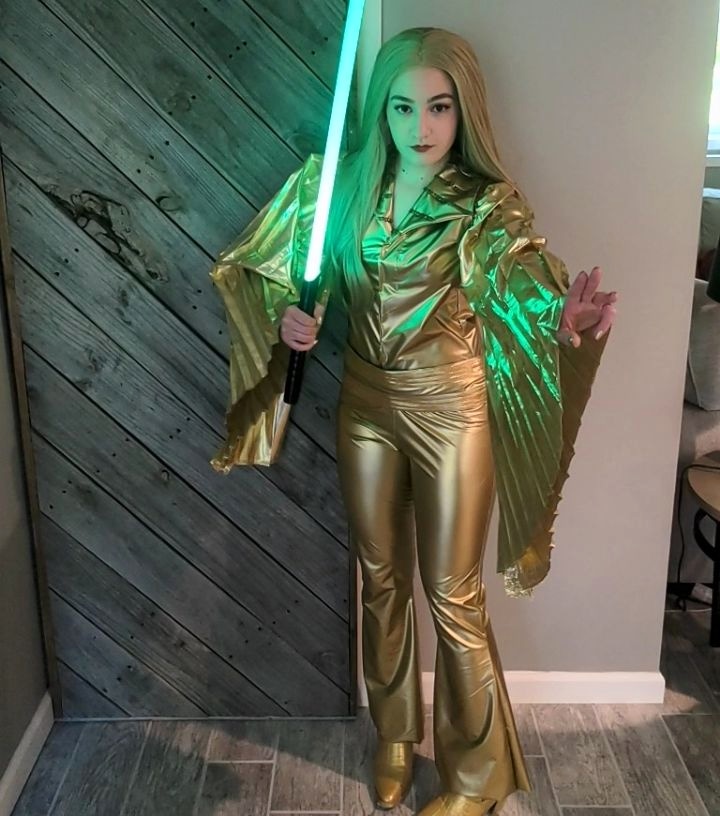 KyKy_Binks's tweet photo. More pictures of my greatest artistic achievement. The Mark Hamill Gold Jumpsuit @HamillHimself #lukeskywalker #Markhamil https://t.co/hHqHvb2rdd