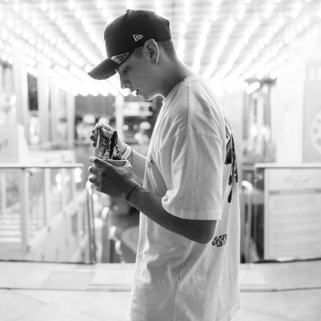 kevlexsmile's tweet photo. @mtvmiaw #PremiosMTVMIAW #MTVLACREADORKEVLEX alchile si https://t.co/xishssLJDG