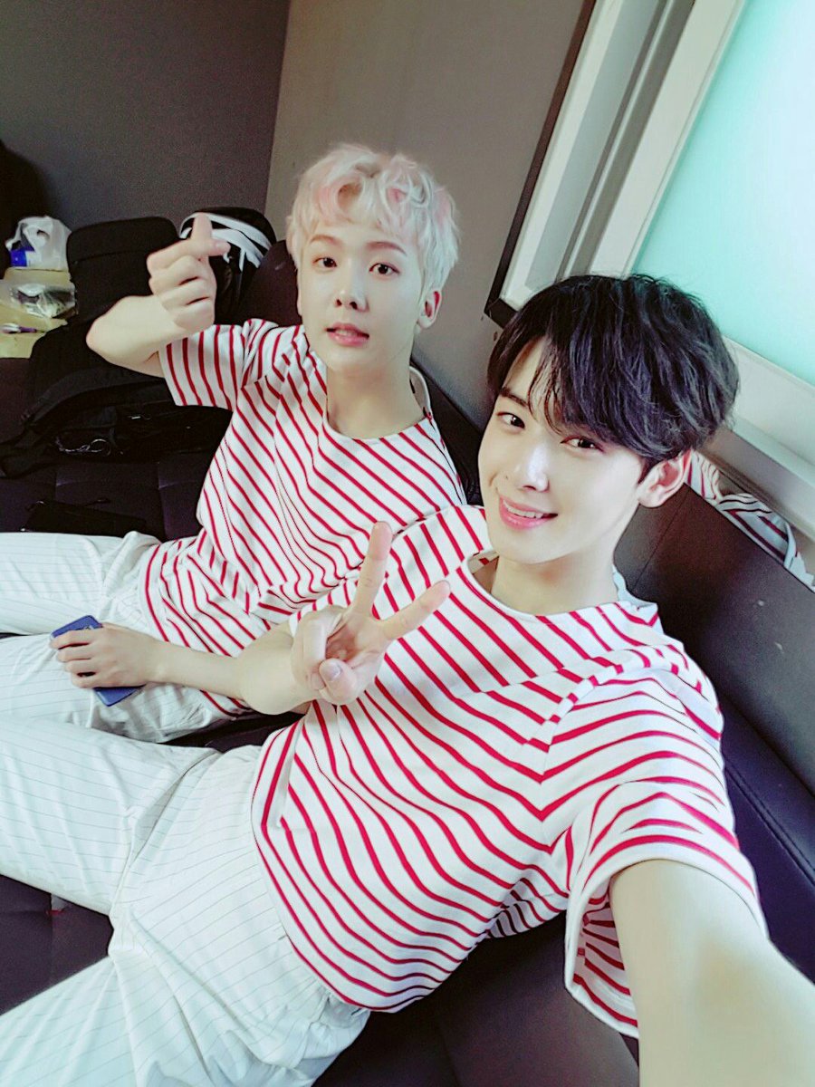 weboreal's tweet image. La pareja de la nación, Keo y Nate, agarraron sus mejores trapitos de los cuales están seguros van a llamar la atención para irse corriendo al #𝗧𝗛𝗘𝗢DEBUT, van con la misión de ser quienes más fuerte #Shout𝗬𝗔 así que ojito. 🤫💣