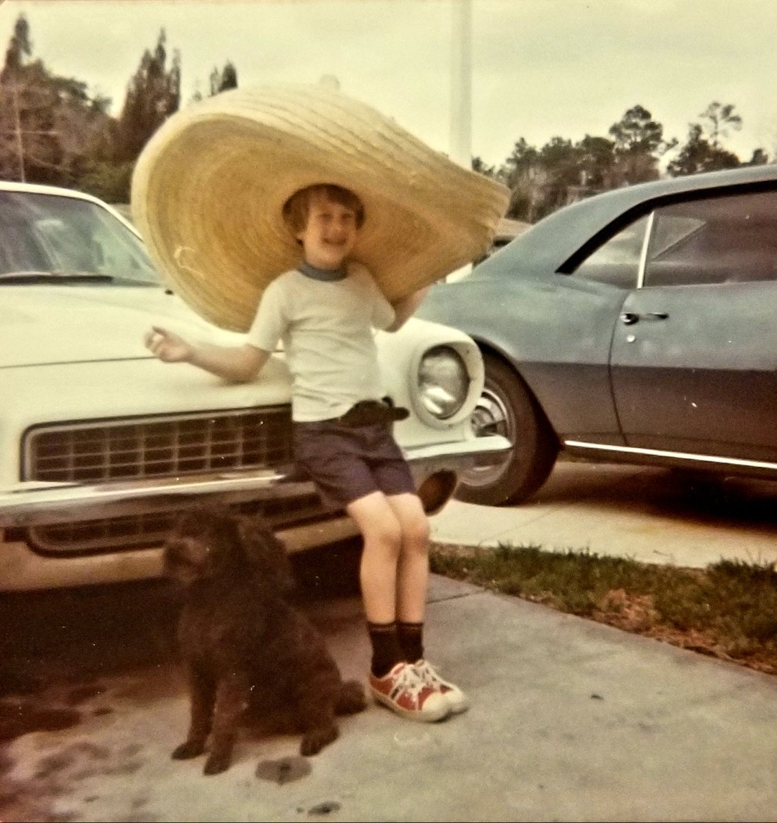 FinerGround's tweet photo. I was rocking the big floppy hat in 1976 so you're welcome, entire fashion industry
#StylesForMiles #Fashionista #AllTheLewks #Pride2021 https://t.co/PhL3LEWoOg