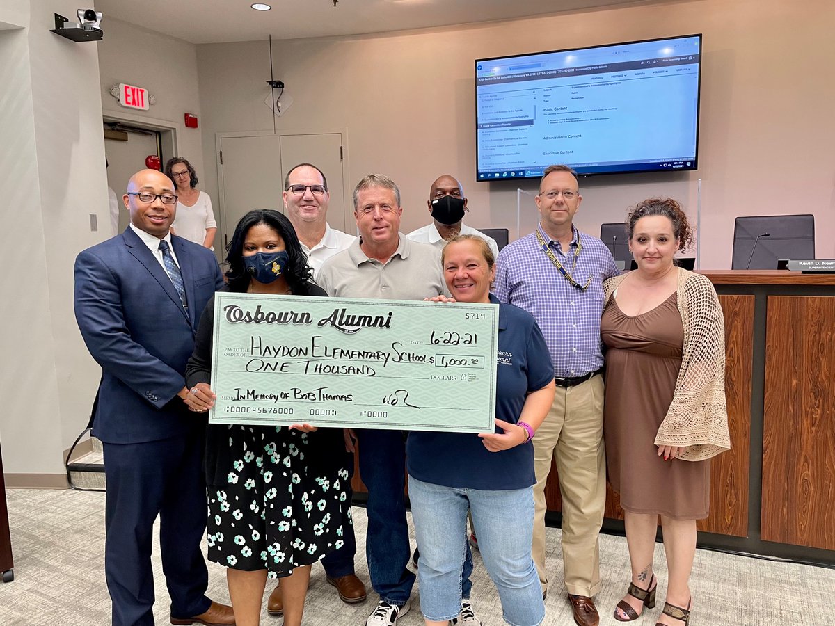 6.22.21 @mymcpsvasupt Spotlights - The OHS Alumni Assoc. presented a $1000 check to @HappyHaydon in memory of retired Haydon principal, Mr. Bob Thomas. Thomas was a member of the Alumni Assoc. Members of his family also attended the meeting to assist with the presentation.