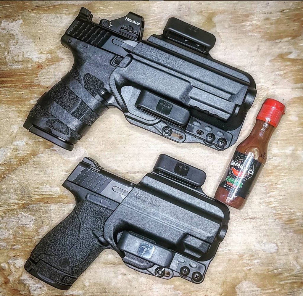 BravoHolsters's tweet photo. Two for Tuesday. S/O to @bravoconcealment for sending the new IWB's.
.
.
Repost from @snap.shot.lou
.
#twofortuesday #smithandwesson #mandpaholics #mandp2point0 #mandp9 #mandpshield https://t.co/jWpGBWE0CM