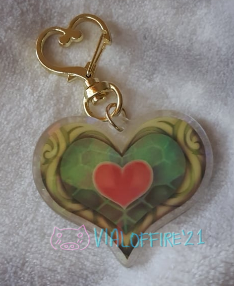 VialofFire's tweet photo. i painted up some Twilight Princess heart container charms and the surface is filled with shiny shards lol The blue portion of the heart is transparent! I have four of these ready to be sold ~ link below~
#twilightprincess #legendofzelda #heartcontainer #fanart #charm #keychain https://t.co/4ARanADhtr