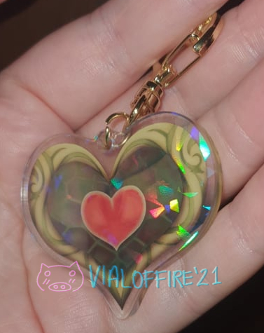 VialofFire's tweet photo. i painted up some Twilight Princess heart container charms and the surface is filled with shiny shards lol The blue portion of the heart is transparent! I have four of these ready to be sold ~ link below~
#twilightprincess #legendofzelda #heartcontainer #fanart #charm #keychain https://t.co/4ARanADhtr