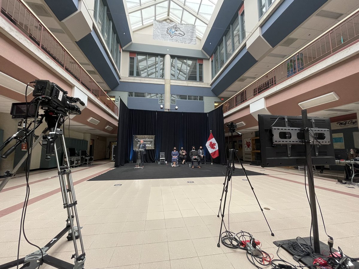 WCI_YRDSB's tweet image. Behind the scenes 😉

WCI Graduation - Class of 2021 🎓🐺 #BeWolves
