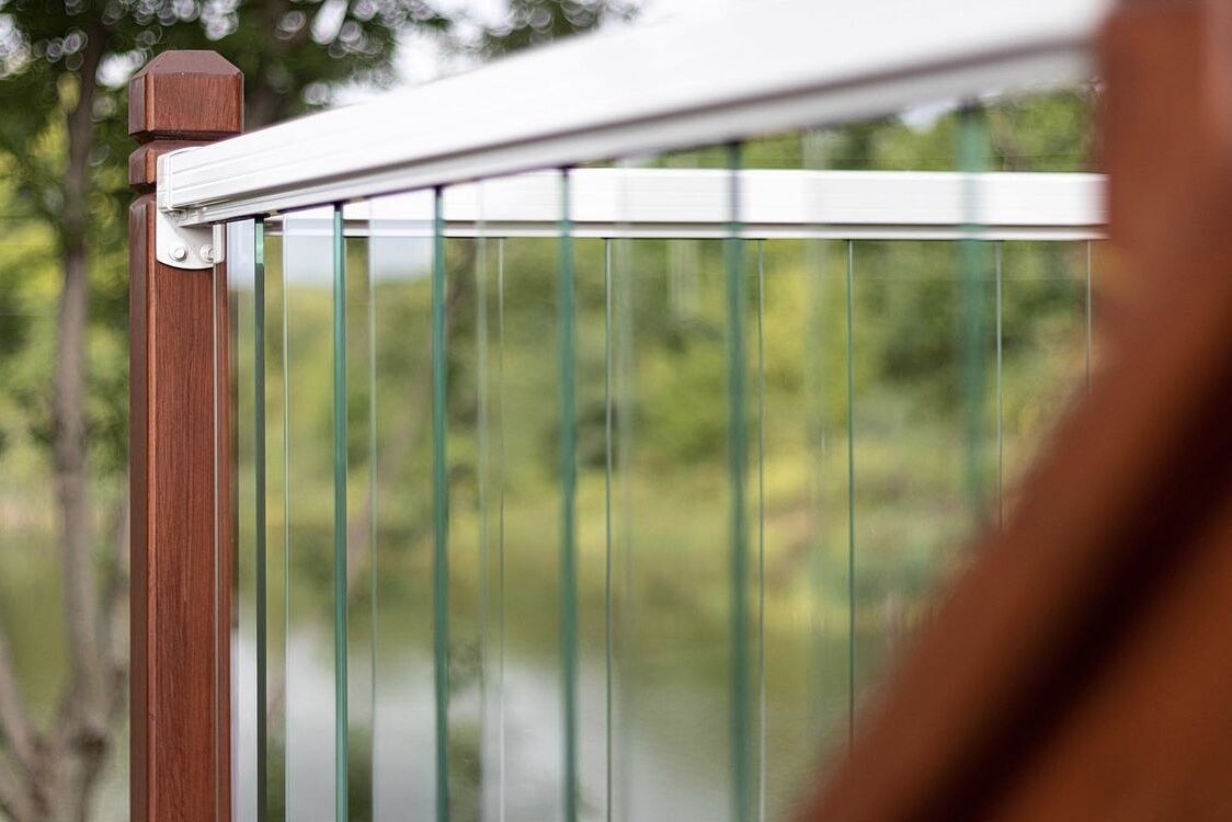 PeakProducts's tweet photo. Throwin' it back to this gorgeous white railing photoshoot by @mprealestatephotography 😍 Amazing work!👏
.
.
.
.
.
#peakproducts #throwback #throwbackthursday #photoshoot #peakaluminumrailing #railblazers #aluminumrailing #glassrailing #railing https://t.co/qYHvosuwEq
