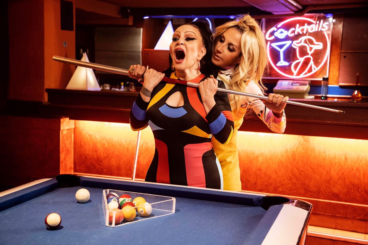 Lapochate's tweet image. Dense este icon/video 
ANA TORROJA ft. ALASKA 💜 

youtu.be/HNqqF3Ilo4Q