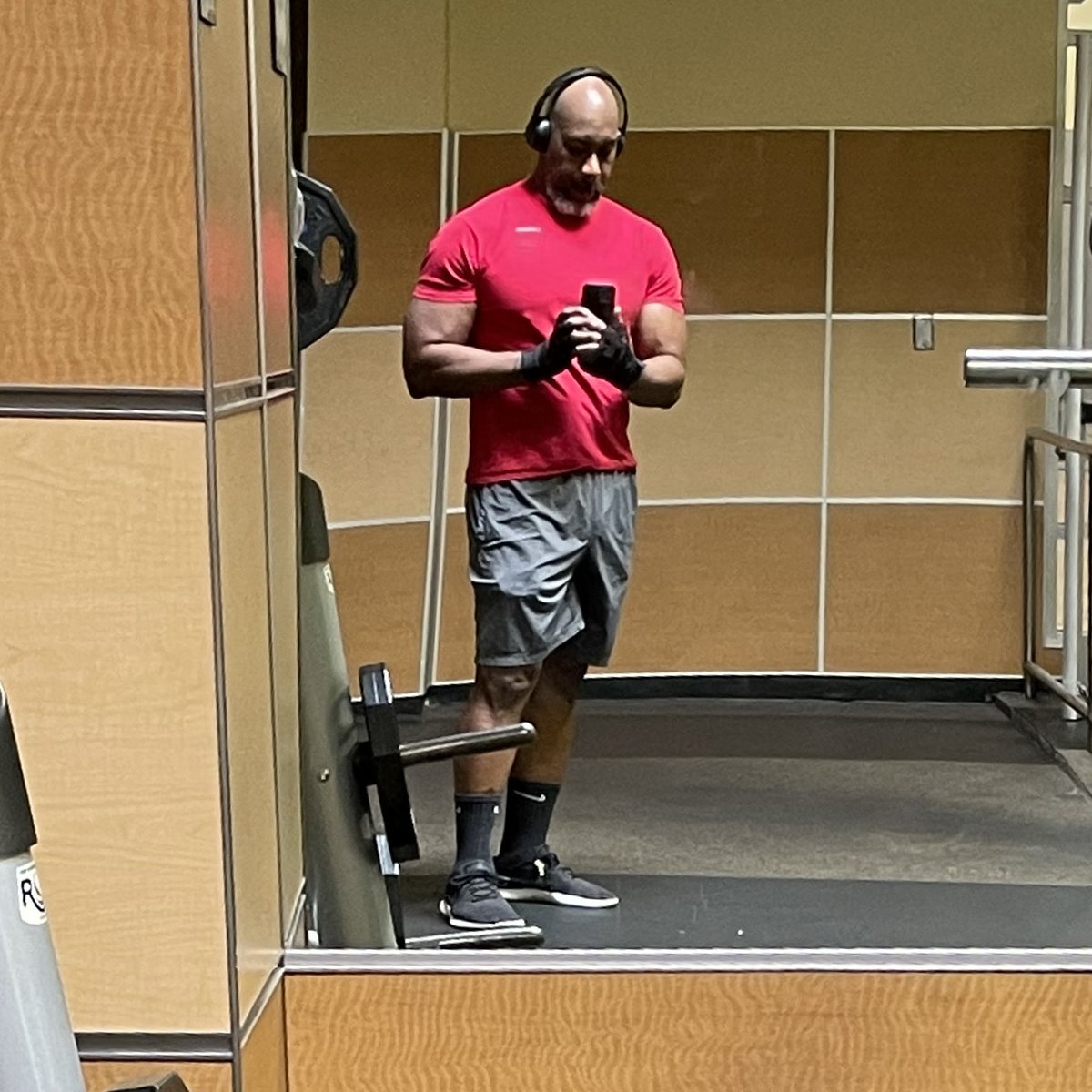 GBCShaw's tweet photo. Let’s be honest. The gym is probably the only thing I really missed during COVID. Workouts make me happy! (See the smile?) First day back since March 2020 &amp; life’s good. Time to get the body back! No excuses. #ShutUpAndLift #LifesAGym #FitnessOver50 #BeSmartBeFit #FitLife https://t.co/ljLrEejhXs