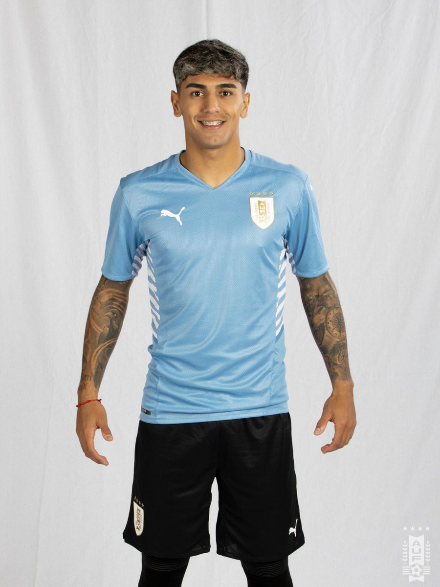 Cambio de ritmo brutal, atrevimiento, desequilibrio en el 1 vs 1 y una facilidad bárbara para generar ocasiones de peligro. Qué buena imagen ha dejado Facu Torres en sus primeros partidos con la Selección absoluta de Uruguay. Zurdo. Apenas 21 años de edad. TALENTO QUE ILUSIONA.