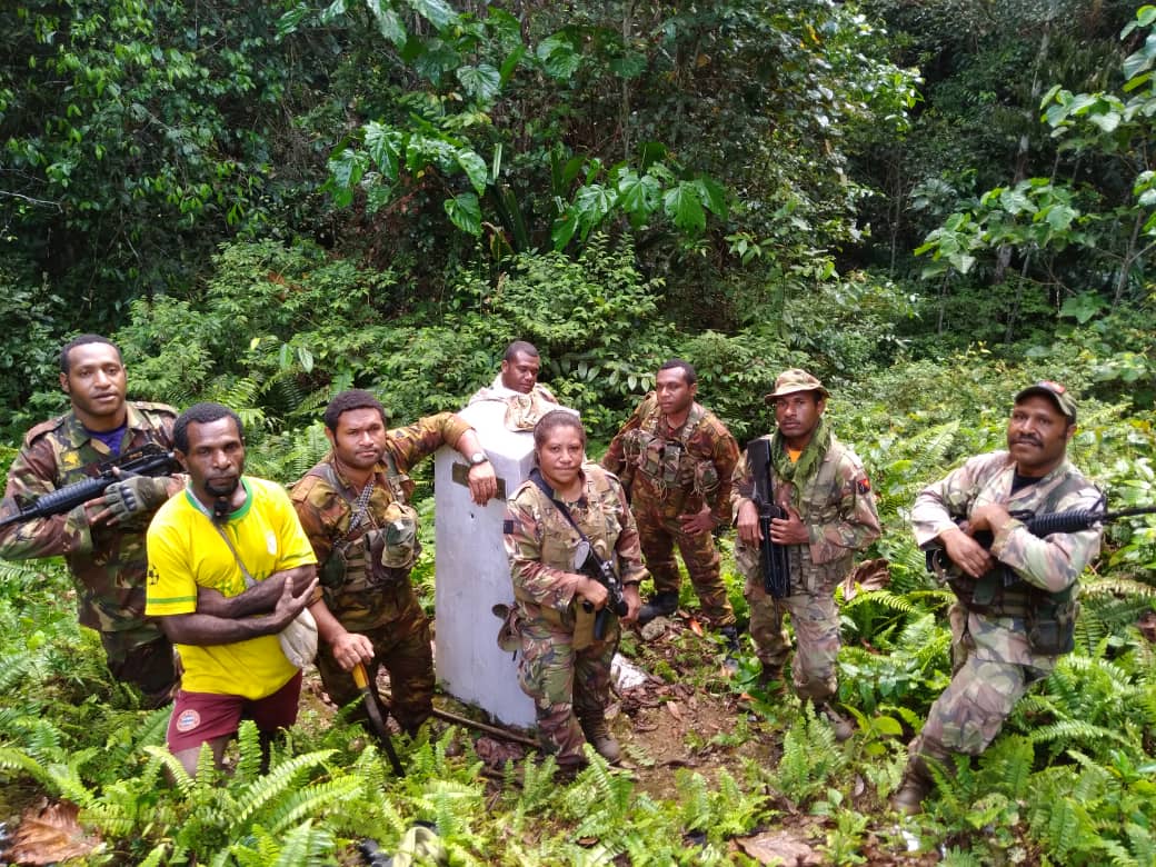 RuLa315's tweet image. L.Cpl Kassidy, the first PNGDF female soldier to patrol the RI-PNG international border. She led a patrol whilst being deployed to the border.
#GirlPower
#PawaMeri 🇵🇬