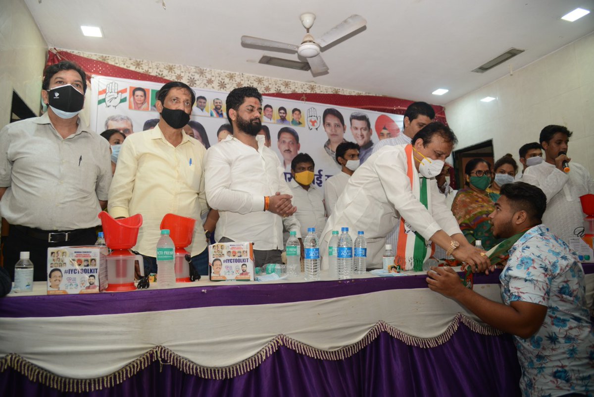bhushankpatil12's tweet photo. Attended the #IYCToolKit distribution programme by @INCMumbai & North @IYC_Mumbai yesterday along with MRCC President Sh.@BhaiJagtap1 ji at Kandivali-E. Congress has been constant in their fight against pandemic & helping the needy at every level.
@HKPatil1953 @IYC @srinivasiyc https://t.co/QKxWNZdET4