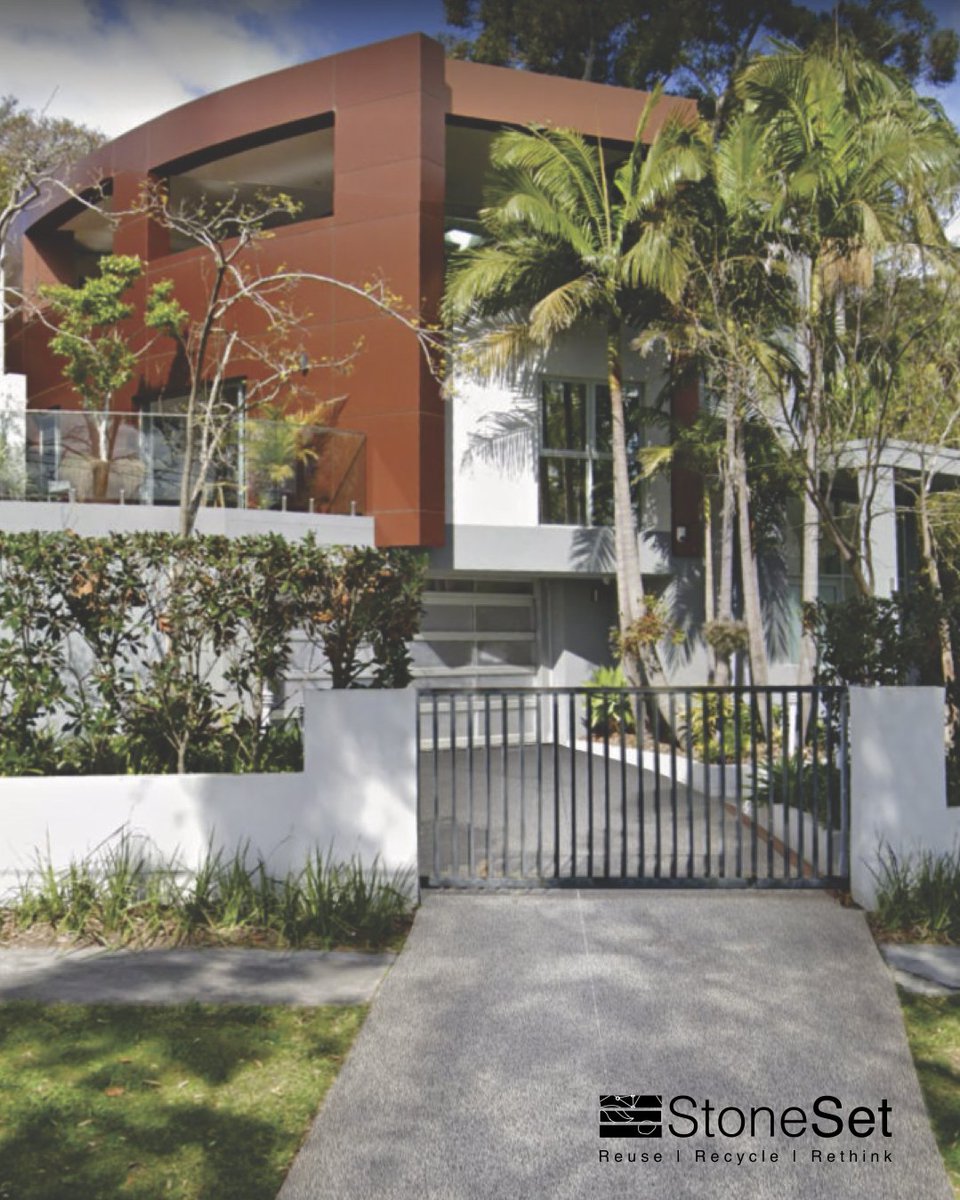 StoneSetPaving's tweet photo. This architecturally designed home is a perfect example of our silver 'Sterling' paving being perfect for modern new builds.

#dreamhome #driveway #drivewaybuilt #drivewaygoals #drivewaydesign #decorativedriveways #decorativeconcrete #ColouredConcrete #drivewaypaving https://t.co/tBkl3RHpO9