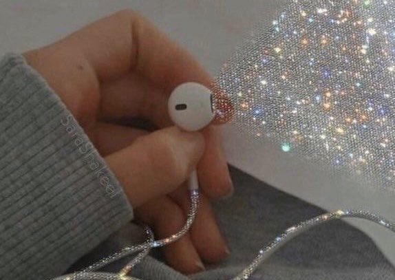 itschristopherr's tweet photo. pov: you're listening to i don't do drugs by doja cat ft ariana grande #PlanetHer https://t.co/g7tz1UTg2n