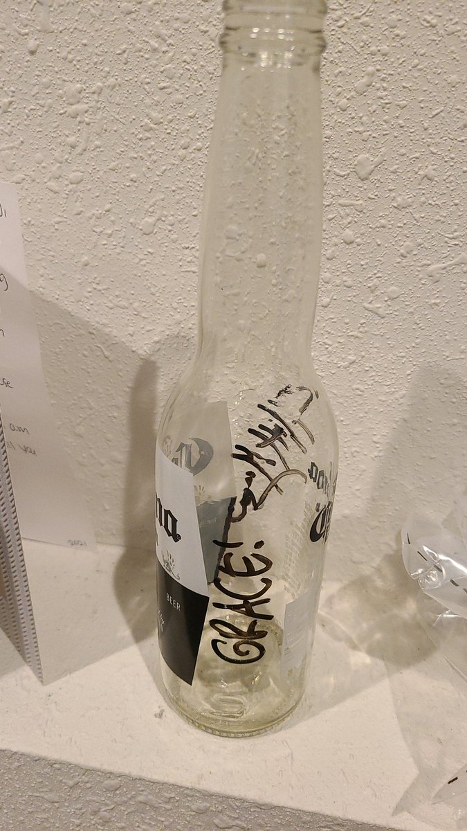RevRyanC's tweet image. Went to see @ElliottcMorgan and @gracehelbig at a hilarious comedy show tonight and Grace gave me a beer! Had to get that signed by the two of them @tacomacomedy @TheValleyfolk