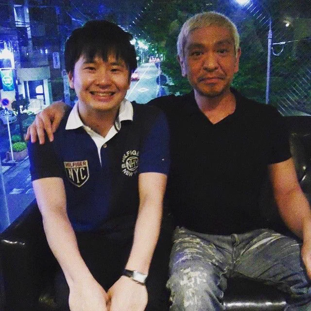 憧れのスポーツ選手と写真を撮ってもらった小学生のよう！？若林と松本の写真が話題！