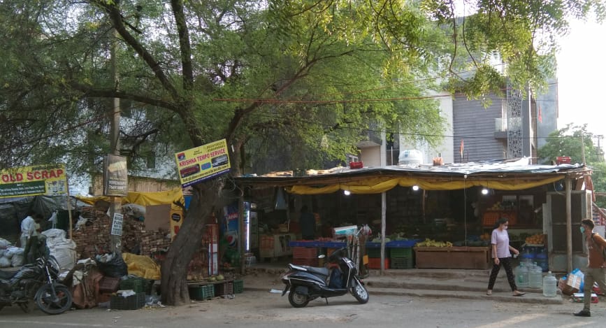 gsinglajourno's tweet photo. #DLFPh2 Dakshin Marg पर अवैध व्यावसायिक गतिविधिया फ़िर से बढ़ने लगी। दुकाने सजना हुई शुरू। #DTPE जल्द करेंगे सड़क का निरीक्षण।
@kMakrandIAS @dtcphry @MunCorpGurugram https://t.co/yBBHcuLxo1