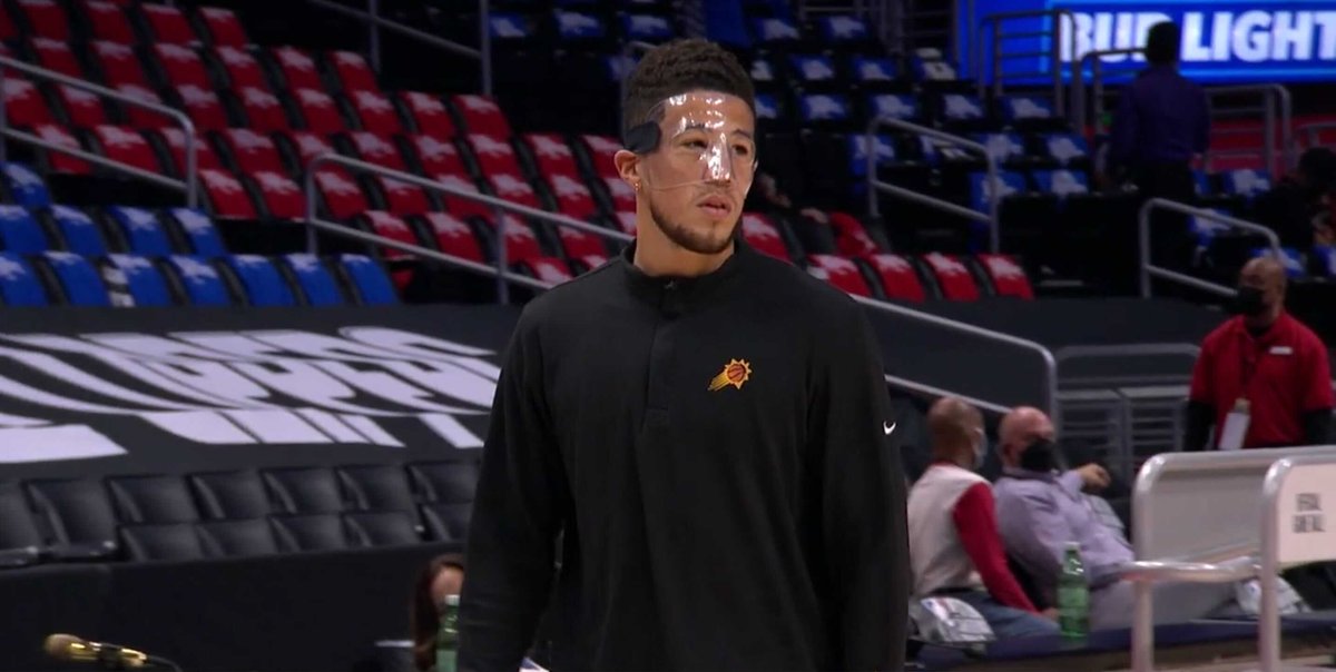 BleacherReport's tweet photo. Masked Devin Booker 🎭 https://t.co/Md6ZqpZiv7
