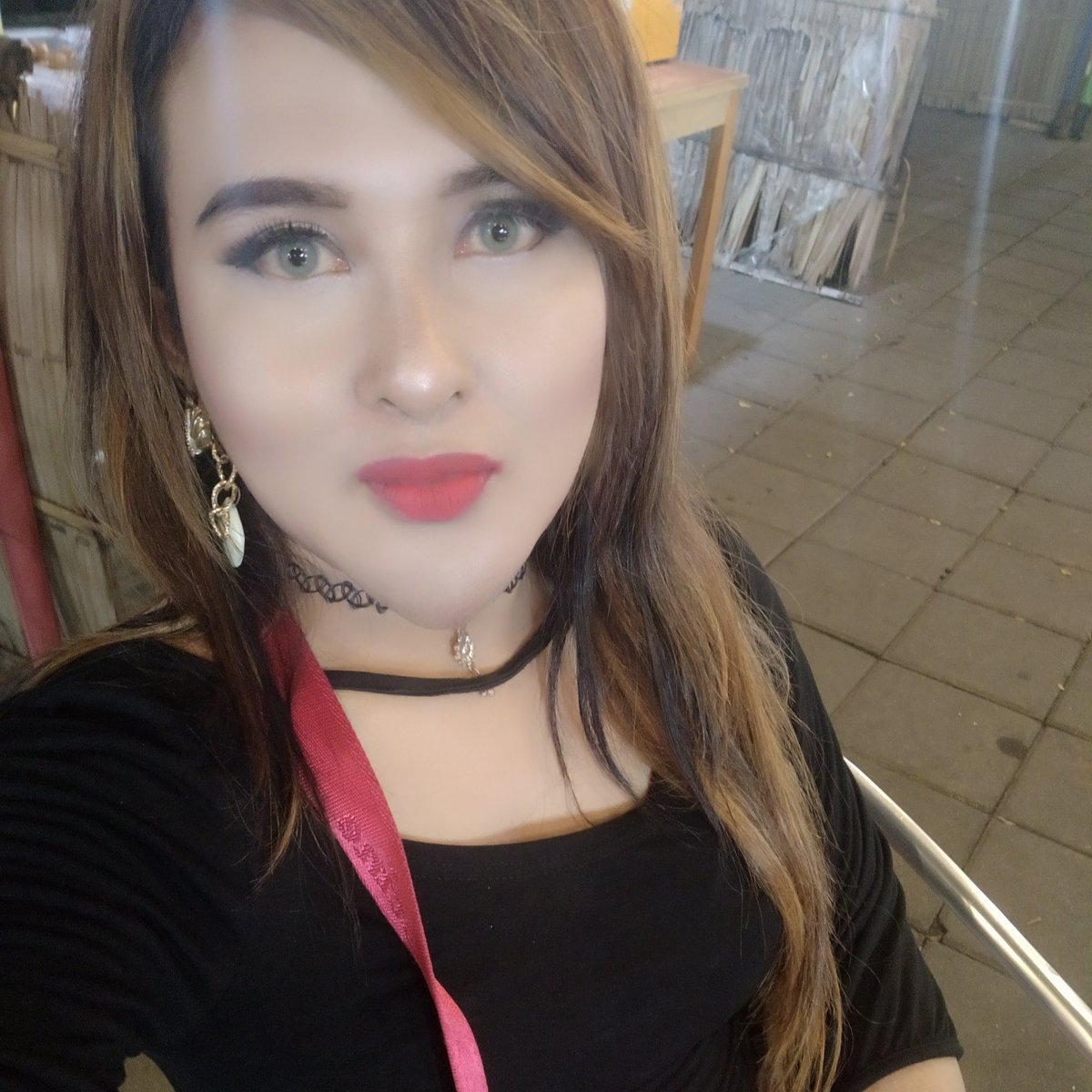 LadyboyMerlyne's tweet photo. #FotoProfilBaru https://t.co/PgV8xsvhha