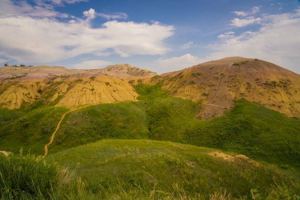 TJWalkerPhotos's tweet photo. Badlands National Park, South Dakota.  #yourshotphotographer #nps #nationalpark #ourfotoworld #badlands #badlandsnationalpark #southdakta #nationalparkservice #landscape #landscapephotography #nature #travel #natgeotravel @natgeotravel #tlpicks #nytimestravel #sonyalpha https://t.co/JFL7HbnBSY