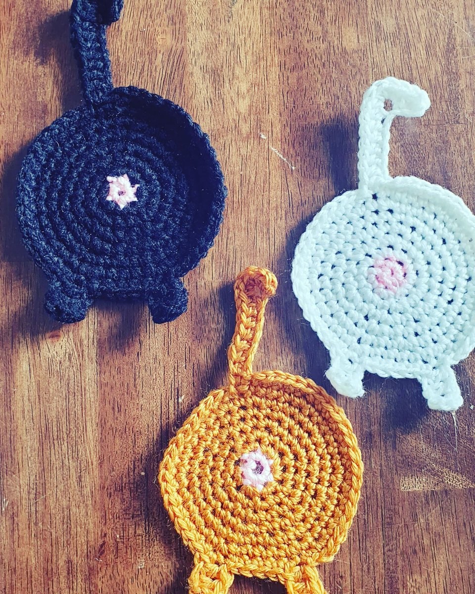 natashaw1700's tweet photo. Cat bum coasters 🐱🐈
#crochet #handmade #gaggifts #cats #adorkables https://t.co/87uRKBroxf