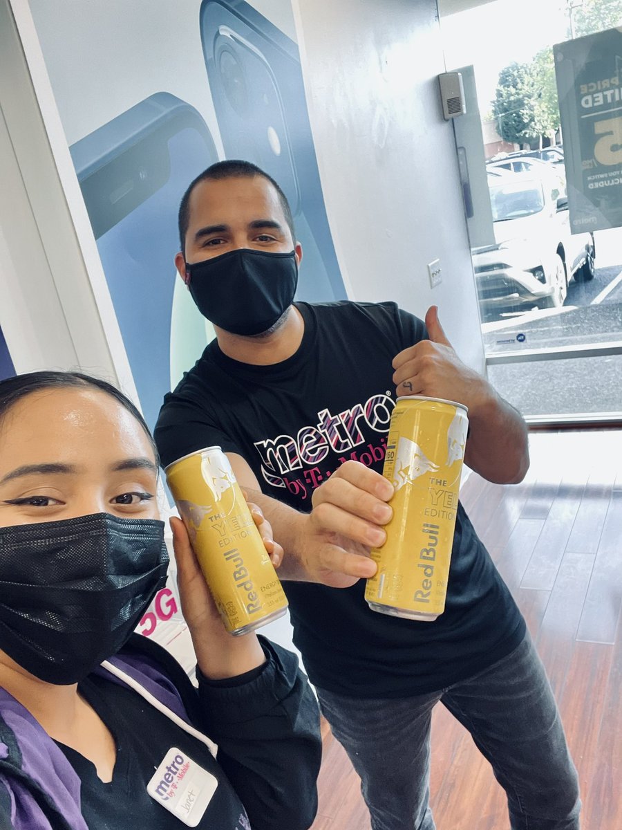 We got WINGS!!! Happy National Promo Day!! #allin #wings #summertime @JamesLeeWC <a href="/gracewang22/">grace wang</a> <a href="/EdgarArsenal541/">Edgar Silva</a> <a href="/Maureen2828/">Maureen Lopez</a>