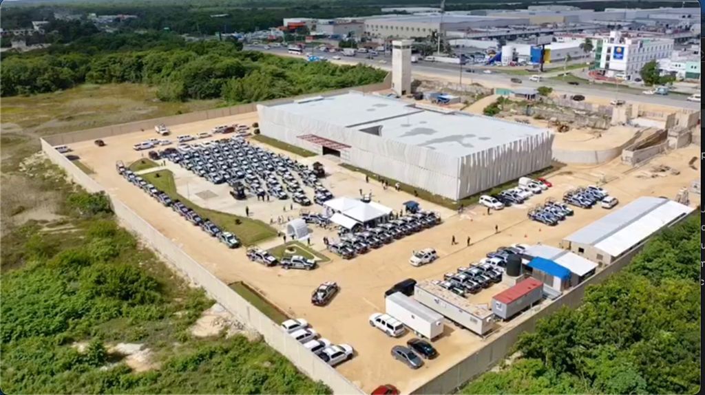 AgeproQ's tweet photo. Desde la Agepro nos sentimos muy contentos por haber colaborado con la dotación de tierra para el #C5QRoo. Este importante complejo de seguridad será una gran herramienta tecnológica para la paz y tranquilidad del Estado. #JuntosSaldremosAdelante @CarlosJoaquin @eortizjasso https://t.co/Tf7vYEcg32