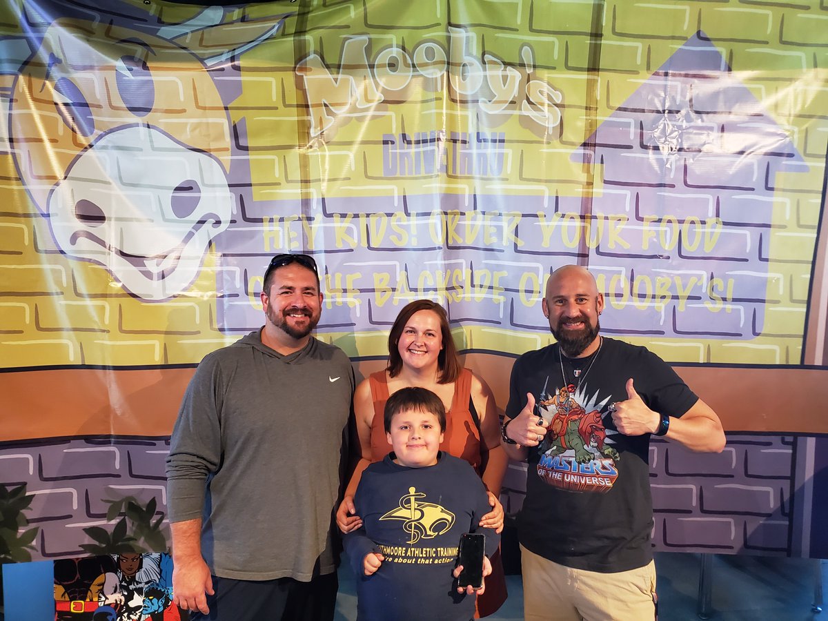 Matt_Westphalen's tweet photo. I have the POWER...to be weird.  #MoobysOKC Round 2!  Even better the 2nd time, especially since #BluntmanAndChronic have arrived!!! #MoobysPopUp #UpDownOKC #KevinSmith #MOTU #HeMan #Moobys https://t.co/s33gibPNcB
