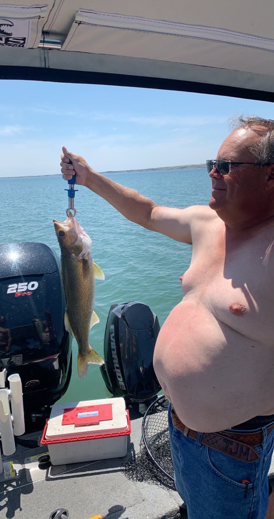 First day out on the fishing trip, hogs bing caught #DippinNRipping #Buschhhhh